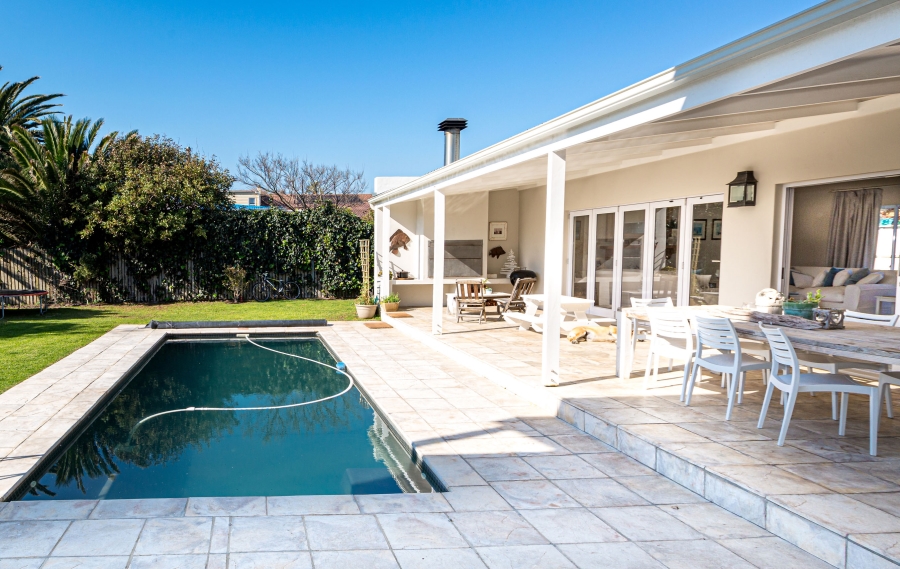 5 Bedroom Property for Sale in Kommetjie Western Cape